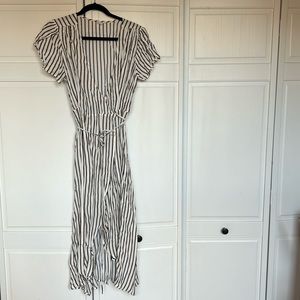 GAP wrap dress, with open shoulder sleeves, size L